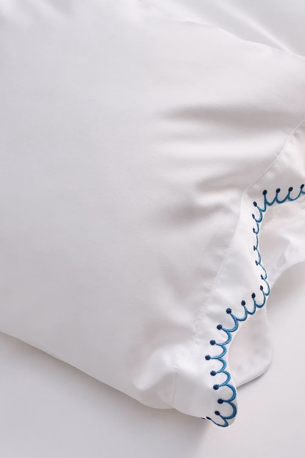 Christy Lucerne Scallop Luxury Cotton Sateen Standard Pillowcase Pair in Blue – 2