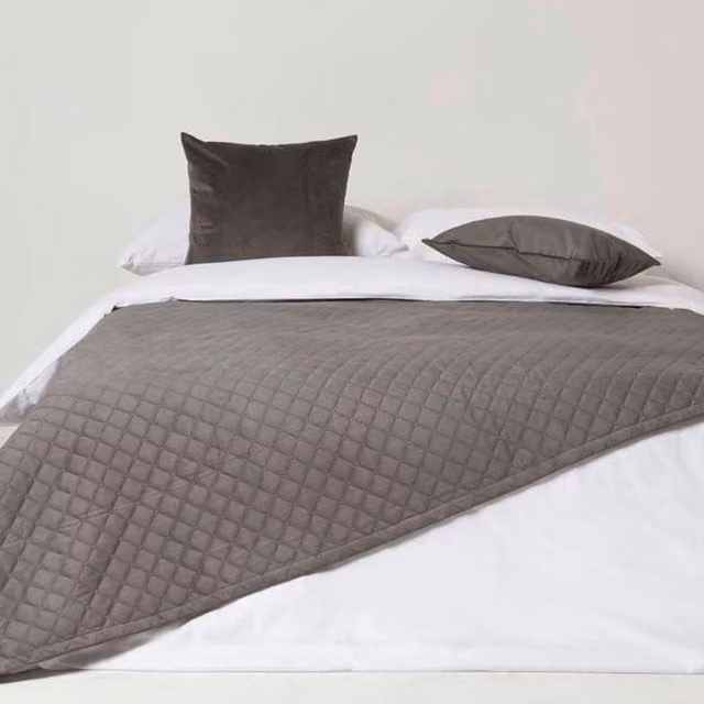 Homescapes Diamond Quilted Velvet Bed Throw - Grey, W/D/H: 200 x 150 x 150 cm
