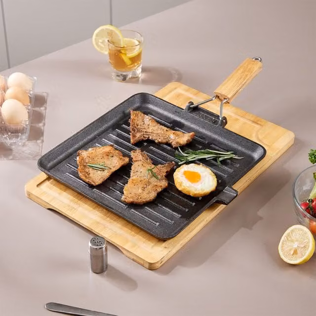 Living and Home Cast Iron Grill Pan with Folding Wood Handle and Pouring Spout, Black, Diameter: 28 cm