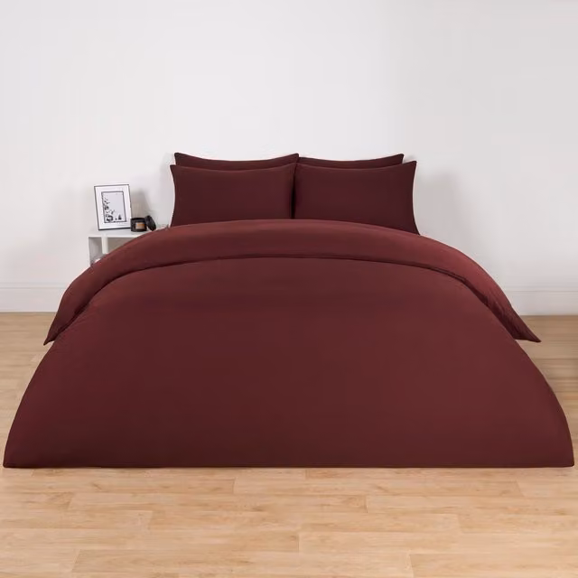 Brentfords Pair of Plain Red Polyester Housewife Pillowcases with Envelope Closure