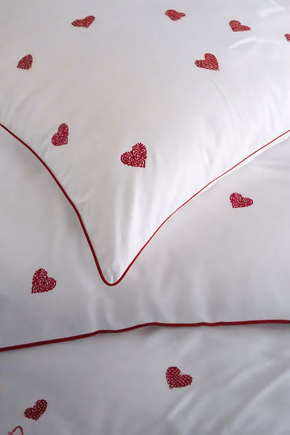 The Lyndon Company Filigree Hearts White and Red 100% Cotton Duvet Cover Set, W: 180 cm, H: 200 cm – 2