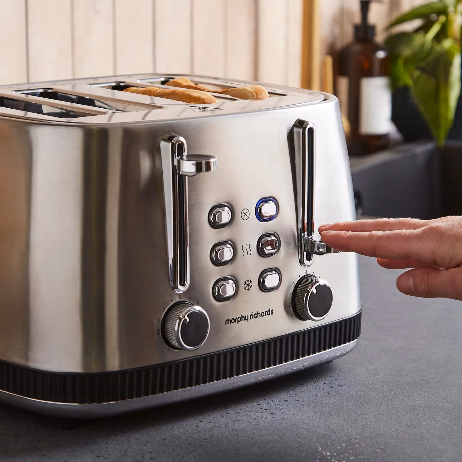 Morphy Richards Mexborough 4 Slice Toaster in Black and Silver Stainless Steel with Timer – 6