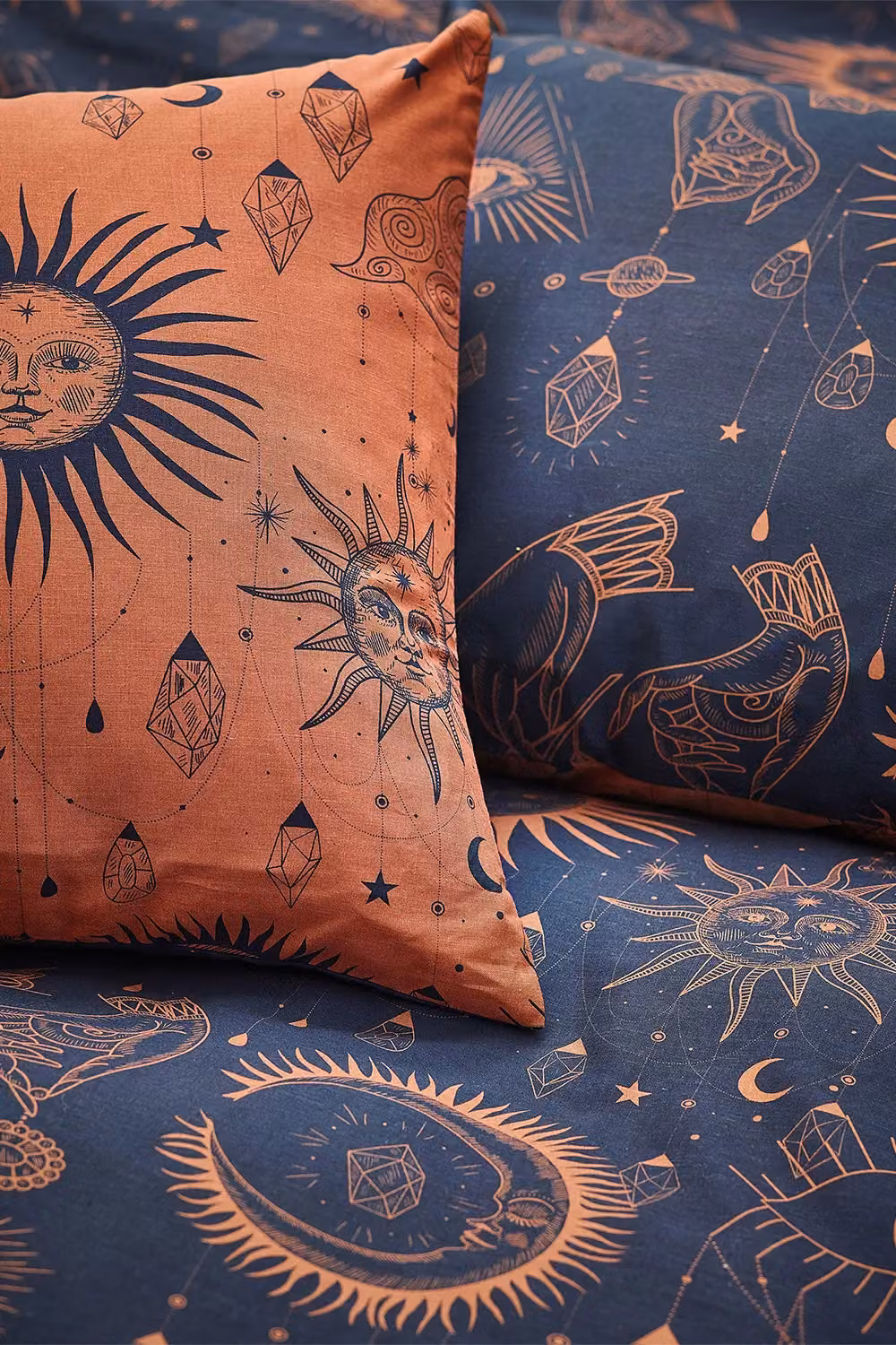 Riva Home Constellation Reversible Polycotton Duvet Cover and Pillowcase Set with Star Print in Bronze and Blue, W: 140 cm, L: 200 cm – 2