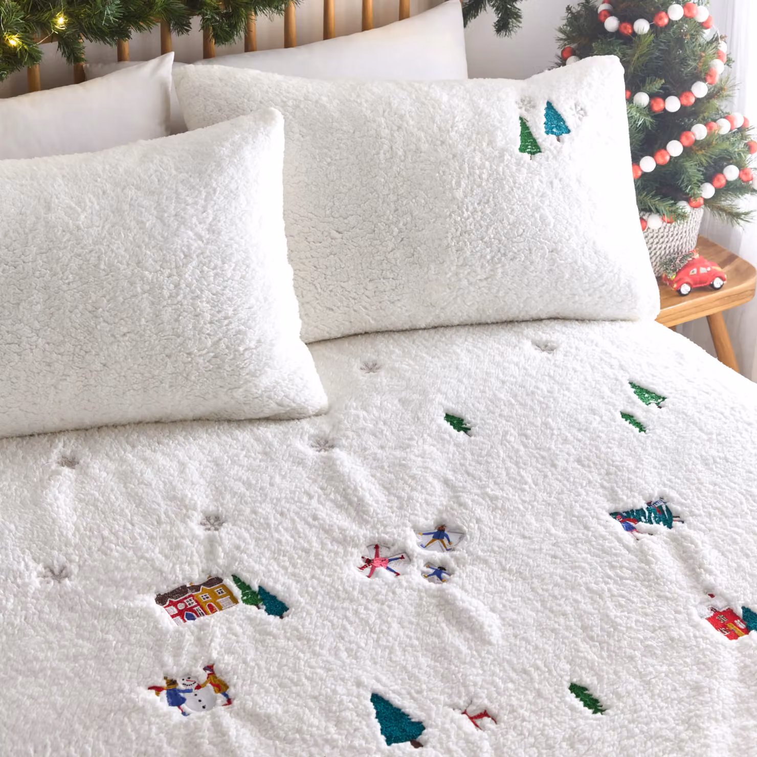 Riva Home Christmas Together Teddy Fleece Duvet Cover Set in White, W/D/H: 200 x 200 cm – 2