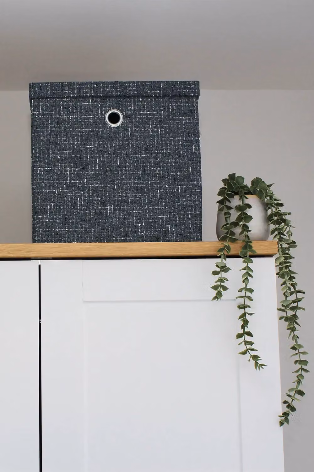 JVL Shadow Foldable Square Fabric Storage Box with Lid and Handles in Grey, W/D/H: 30 x 30 x 25 cm – 2