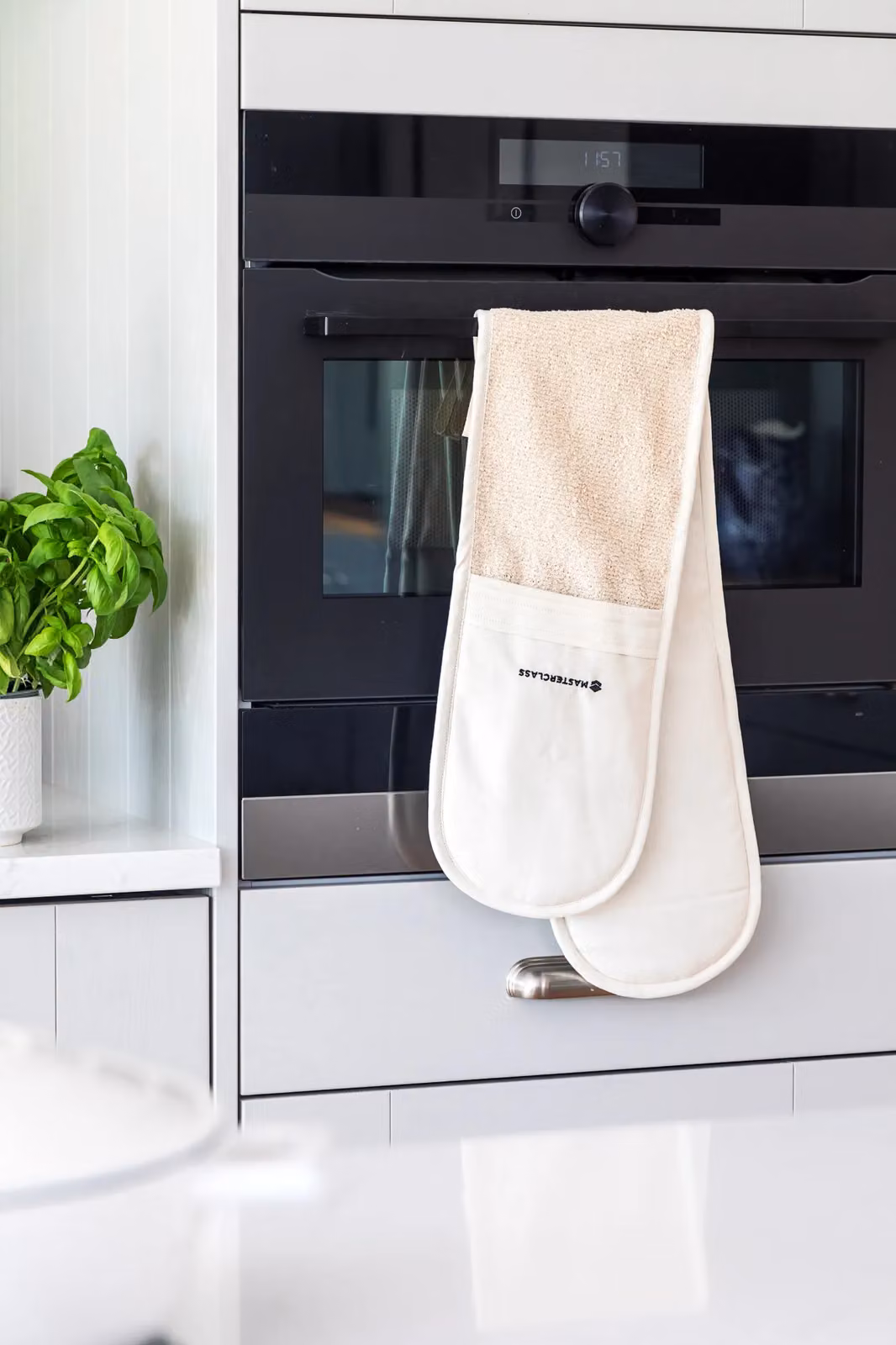 MasterClass Professional Non-Slip Cotton Oven Glove in Beige – 8