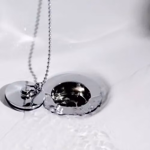 Nes Home Chrome Slotted Basin Waste with Plug and Chain in Silver – 3