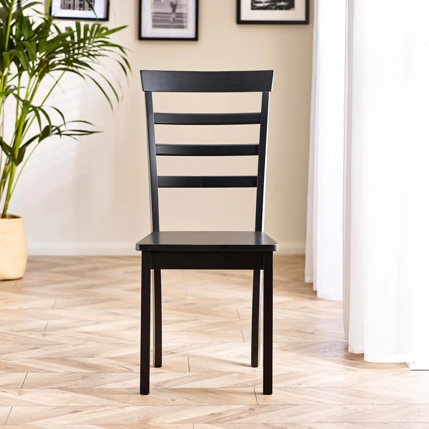 FurnitureboxUK Cotswold Light Oak Wooden Rectangular Dining Table and 4 Black Whitby Dining Chairs Set – 2