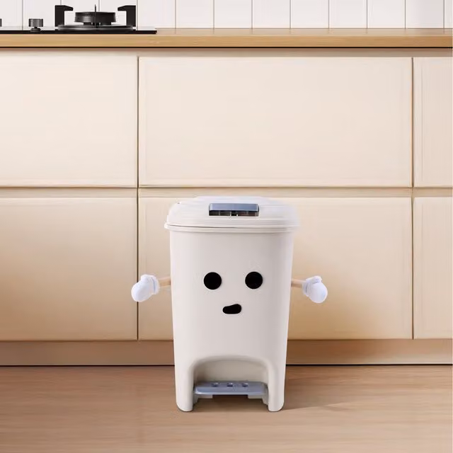 Livingandhome White Plastic Pedal Bin, 8l, Width: 29.5 cm