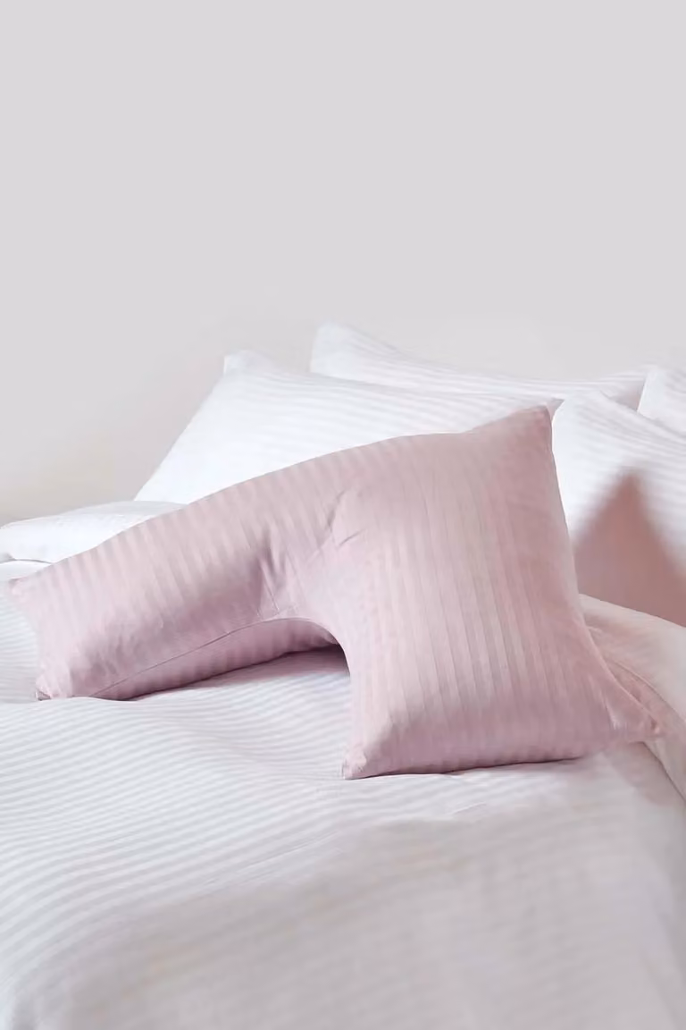 Homescapes Egyptian Cotton V-Shaped Pillowcase in Pink with Satin Stripe and 330 Thread Count