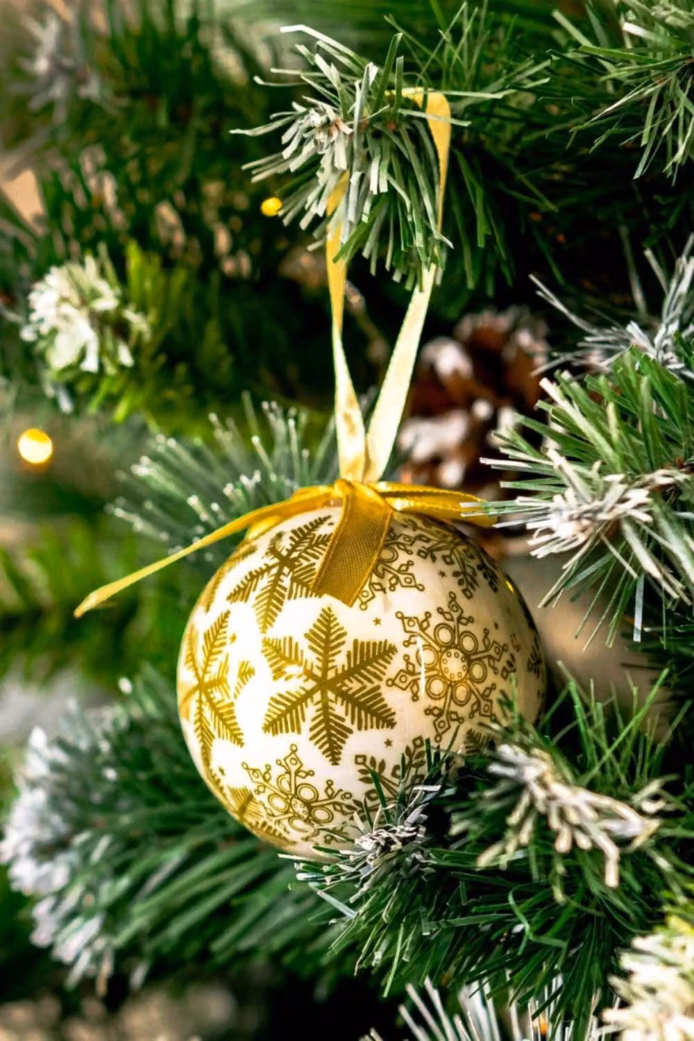 Marco Paul 7pc White Snowflake Christmas Tree Baubles – 3