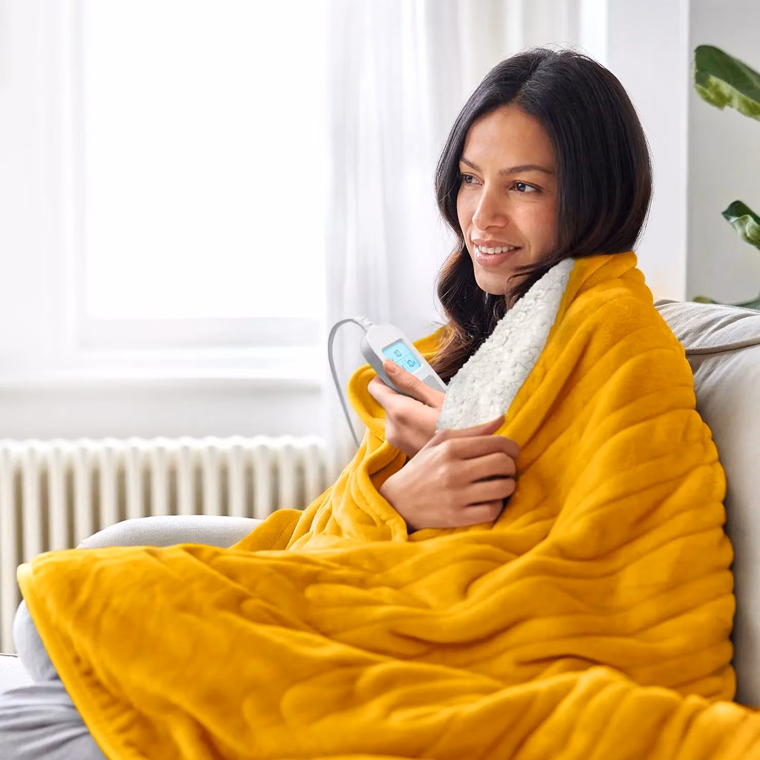 Cosi Home Fleece and Sherpa Electric Heated Throw in Yellow – 3