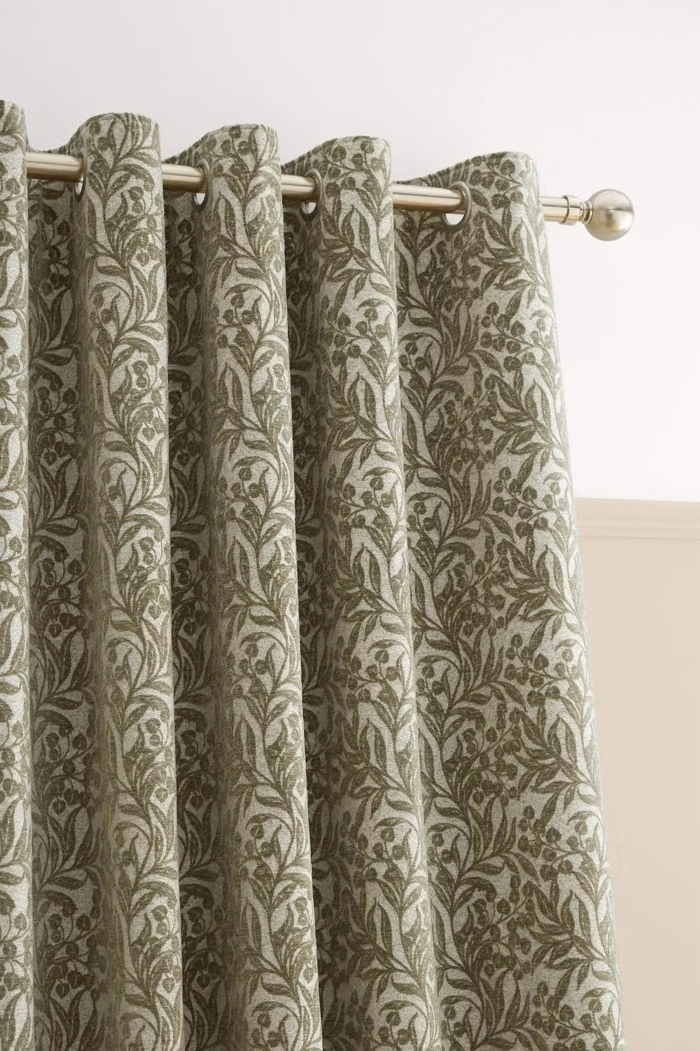 Bianca Chenille Leaves Lined Eyelet Curtains in Green, Width: 168 cm, Drop: 137 cm – 2