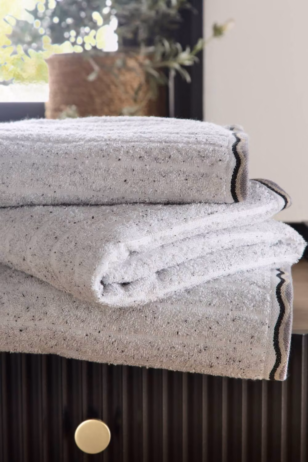 Fusion Speckle Rib 100% Cotton Fluffy Towel in White – 2