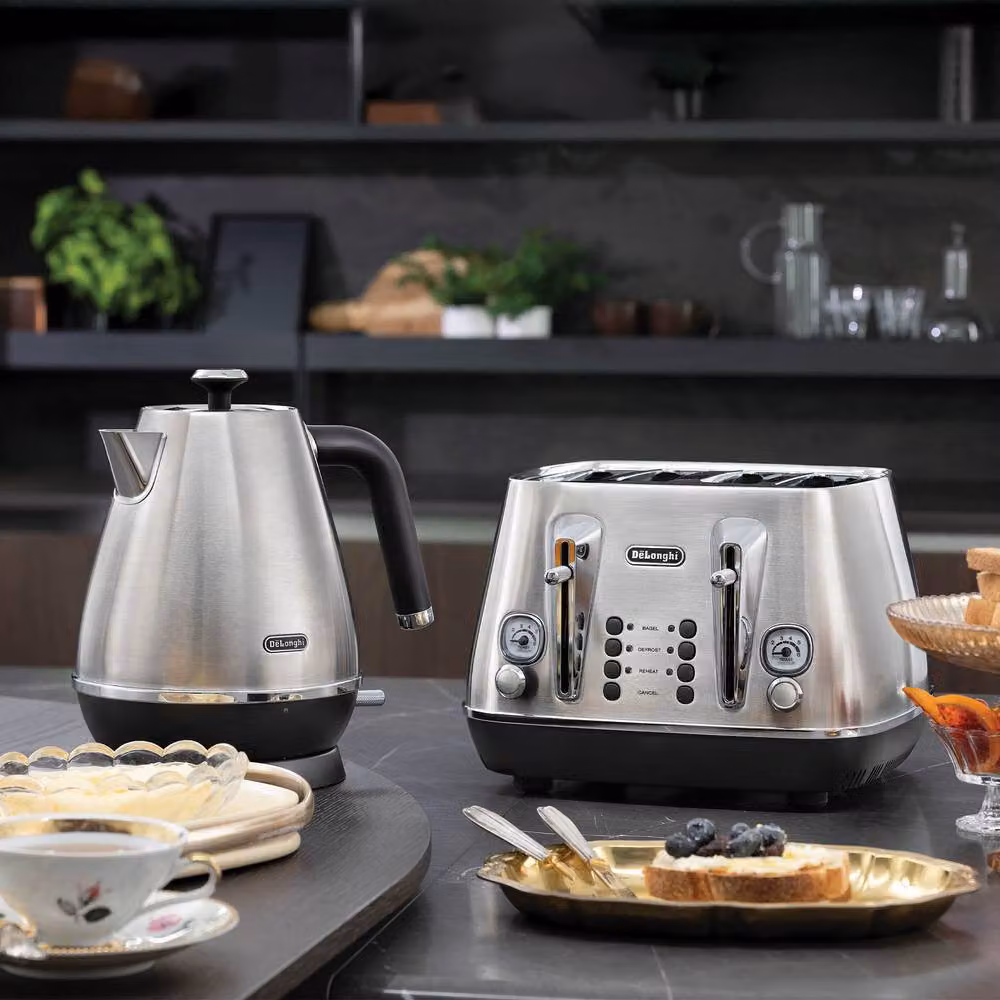 DeLonghi Distinta X Stainless Steel Kettle 1.7 l and 4 Slice Toaster Set in Silver – 3