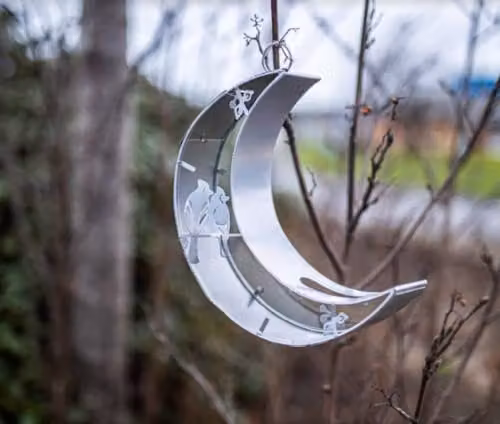 Garden Mile Large Moon Hanging Bird Feeder in Silver Metal – 4