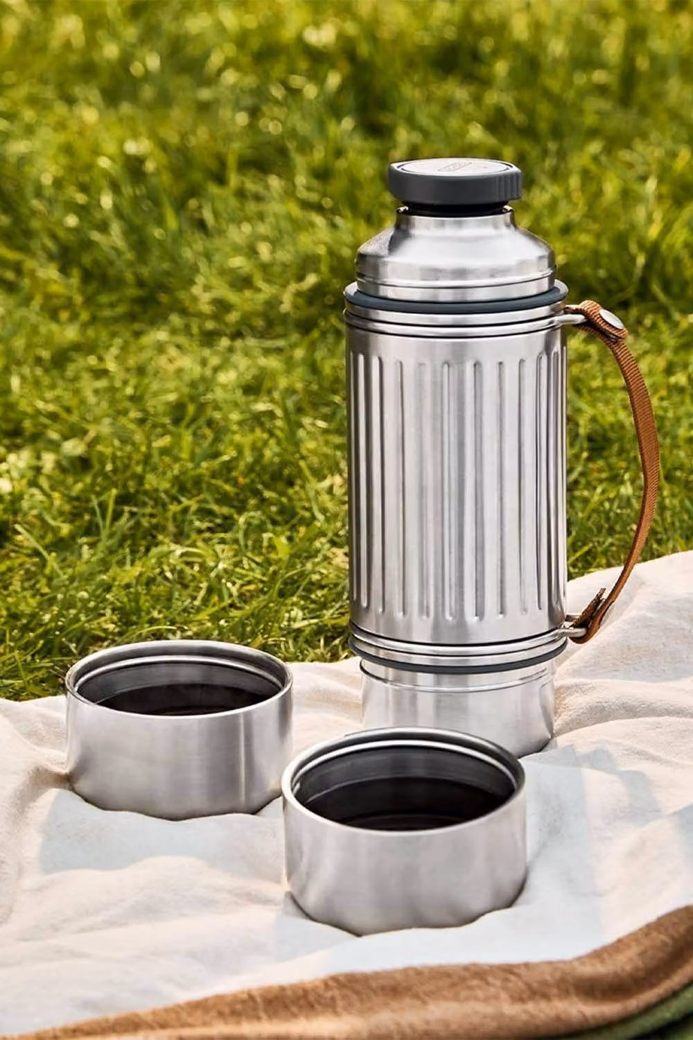Black + Blum Explorer Insulated Flask Duo, 1 l, Silver and Black, Stainless Steel, Vacuum Insulated and Leakproof – 2