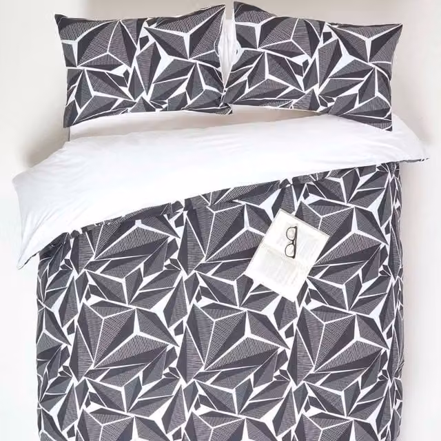 Homescapes Illusion Graphic Printed Cotton Percale Duvet Cover and Pillowcase Set in Black and White, W: 180 cm, L: 200 cm