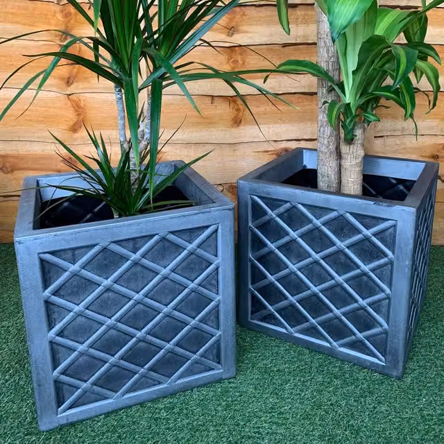 Shop4allsorts Small Grey and Black Lattice Effect Plastic Planter Tub