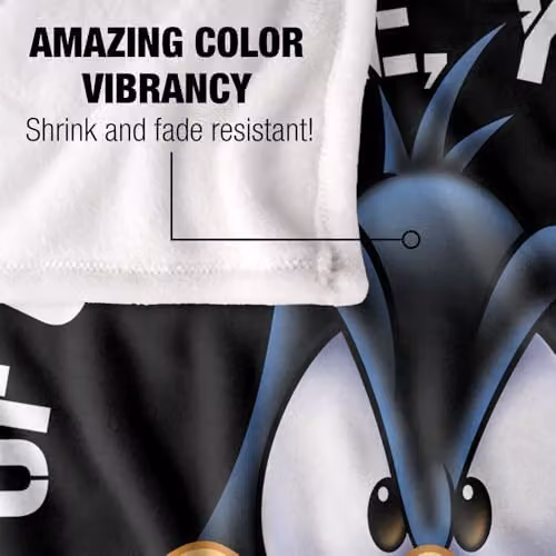 Warner Bros. Looney Tunes Daffy Big Head This Means War Super Soft Silky Touch Fleece Throw Blanket, Multicolour, W: 152 cm, D: 127 cm – 3
