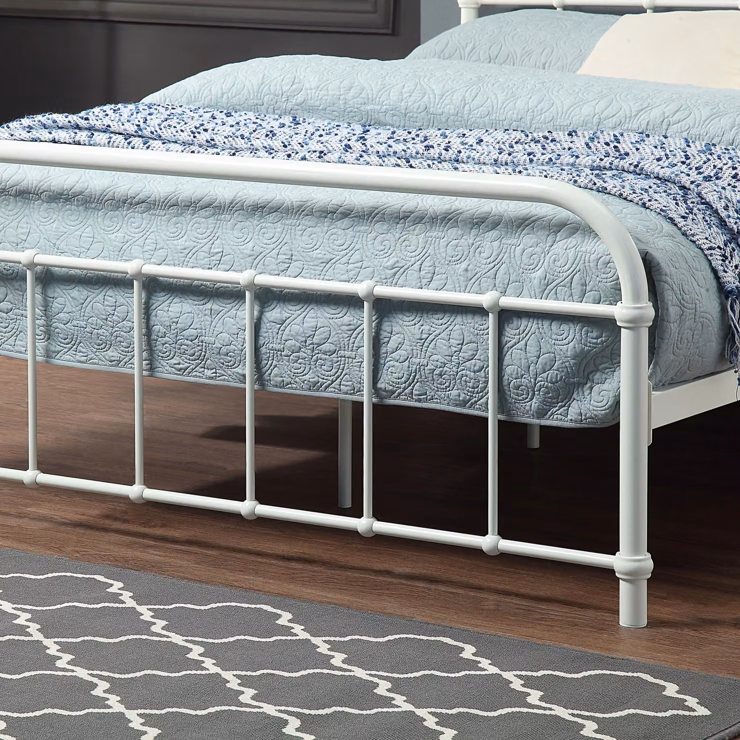 SlumberWorx Tewin Vintage Hospital Style Metal Bed Frame in White, W/D/H: 120 x 200 cm – 2