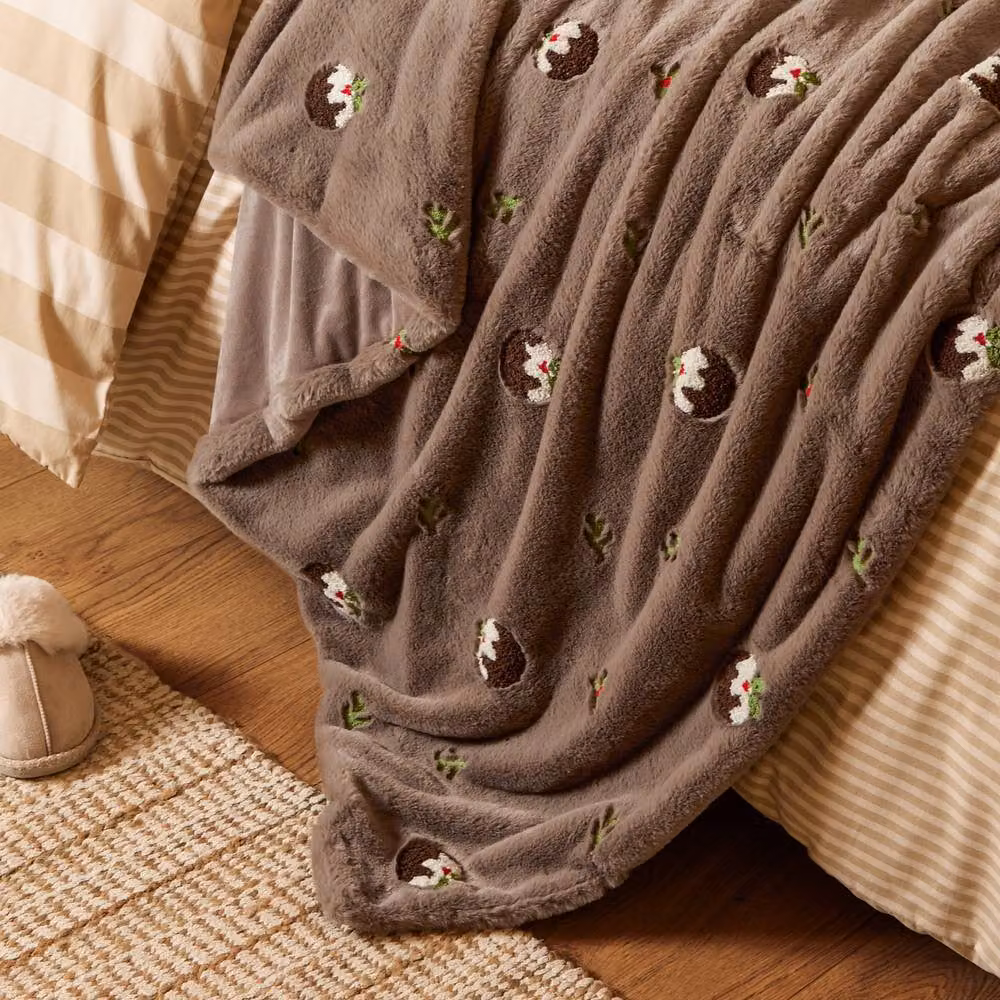 Furn Festive Puddings Faux Fur Throw in Brown, W/D/H: 130 x 180 cm – 2
