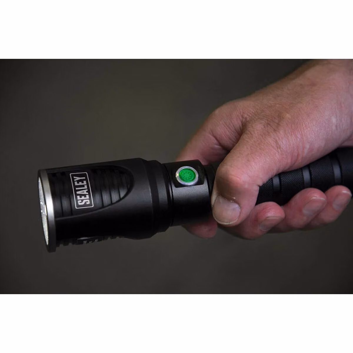 Loops Aluminium Rechargeable LED Torch with 60W COB and Adjustable Focus in Black and Multicolour – 3