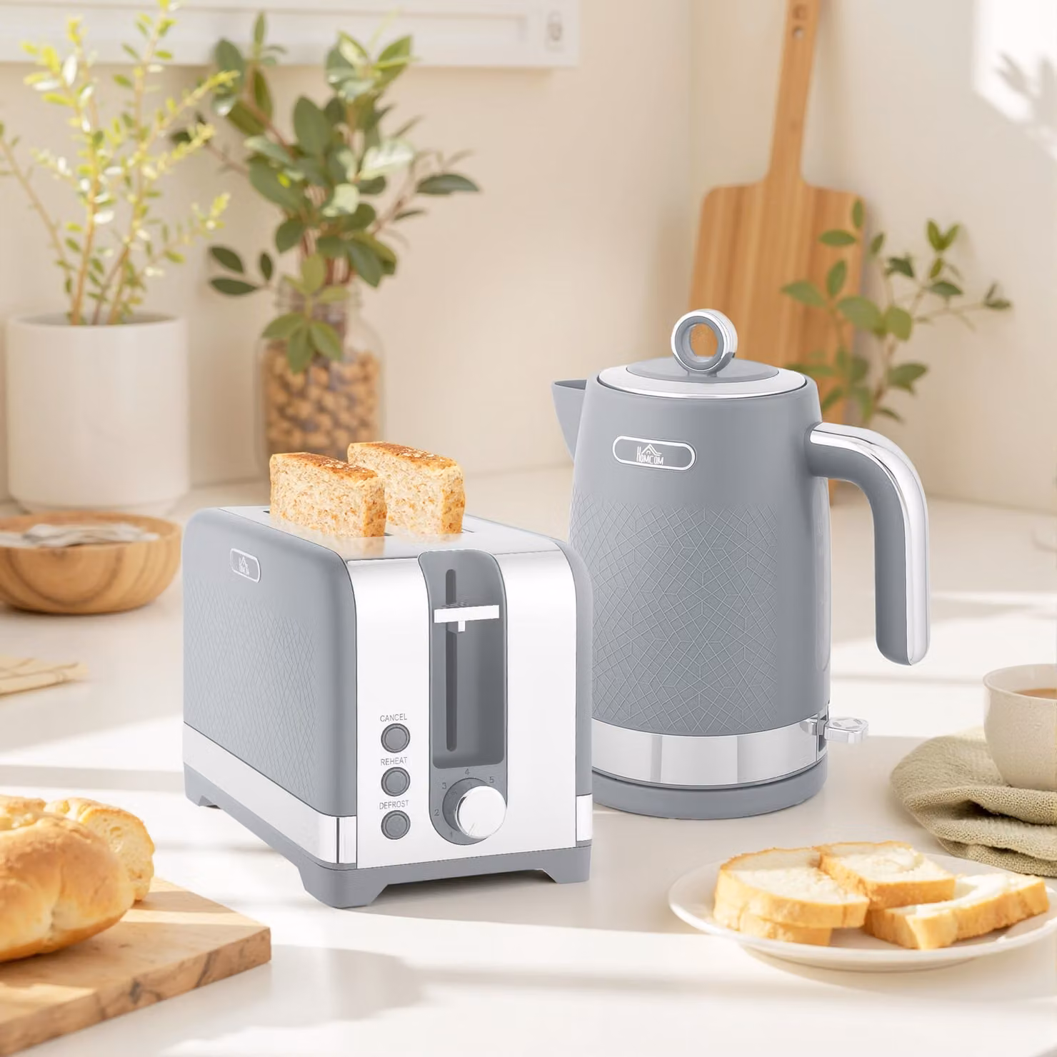 HOMCOM Grey Metal Sleek Textured Kettle and Toaster Set – 2