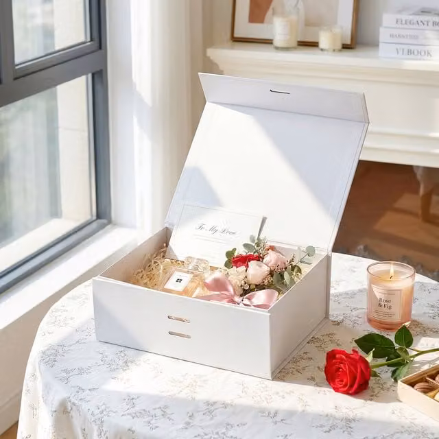 Livingandhome Set of 6 White Magnetic Foldable Gift Boxes with Ribbons