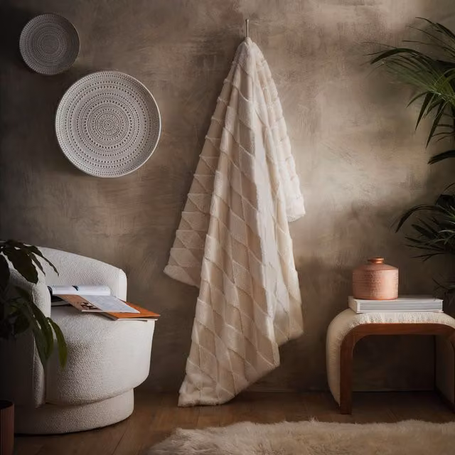Appletree Hygge Cosy Diamond Fleece Throw, Beige, W: 150 cm, D: 200 cm