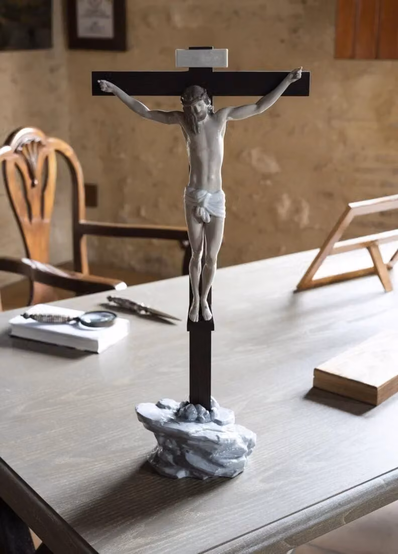 Lladró Our Savior Crucifix White Porcelain Tabletop Figurine
