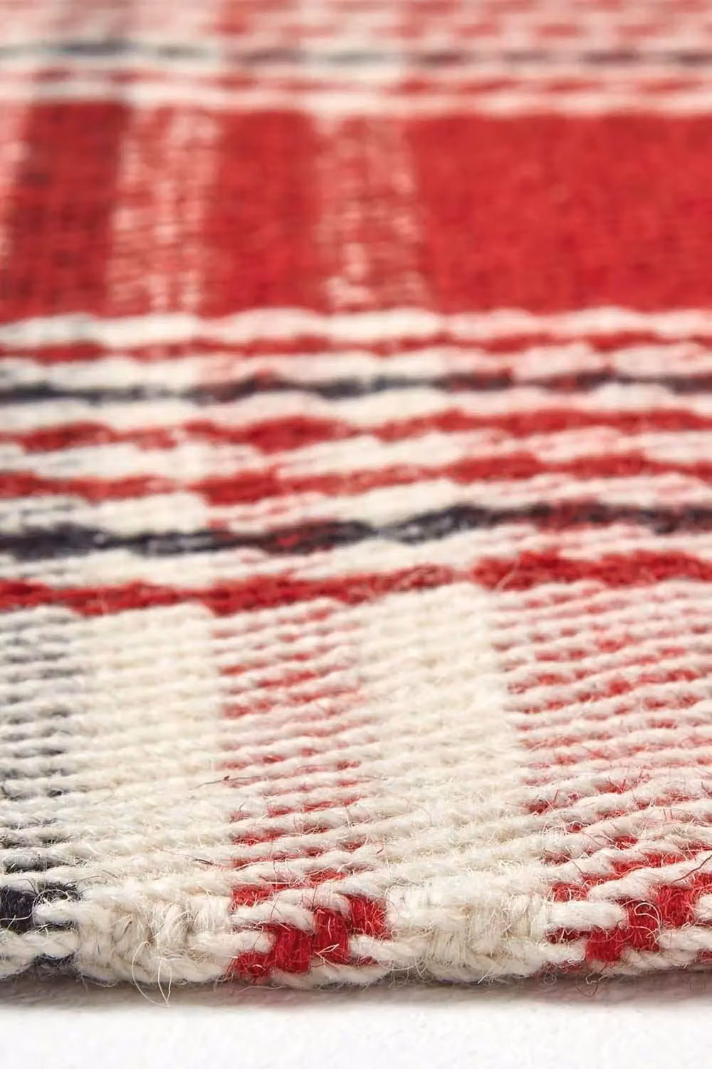 Homescapes Walker Red and White Tartan Check Non-Slip 100% Wool Rug, W/D/H: 70 x 120 cm – 4