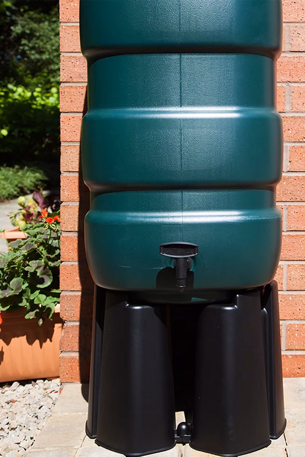 Whitefurze Green 100L Rain Barrel Kit with Stand and 5L Red Watering Can – 4