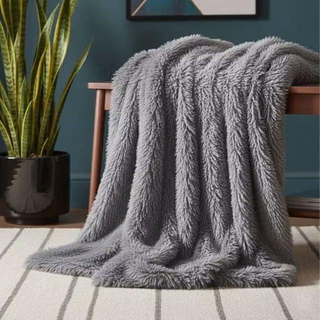 Snug City Extra Fluffy Silver Grey Plush Throw Blanket, W/D/H: 150 x 200 cm