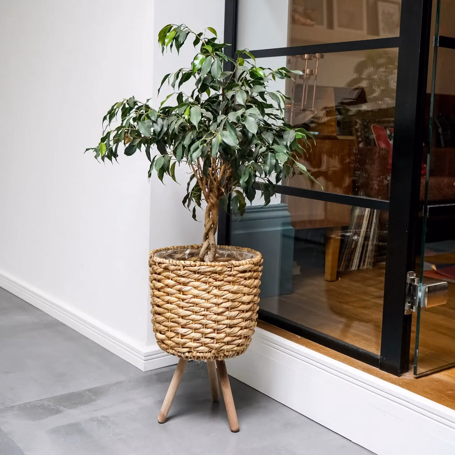 Ivyline Water Hyacinth Lined Rattan Basket on Legs in Natural Beige and Brown, H45 x D30 cm – 2