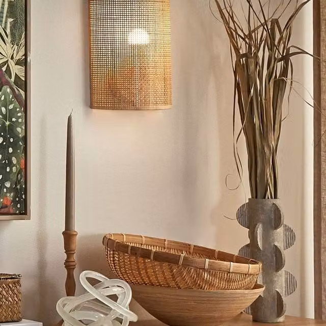 Wyld and Coco Natural Rattan Wall Lamp in Brown and Sand, Diameter: 25 cm – 1