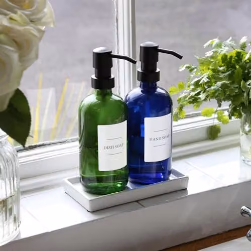 Harbour Housewares 2 Piece Glass Soap Dispenser Set with Ceramic Tray and Labels, 500ml, Green – 2