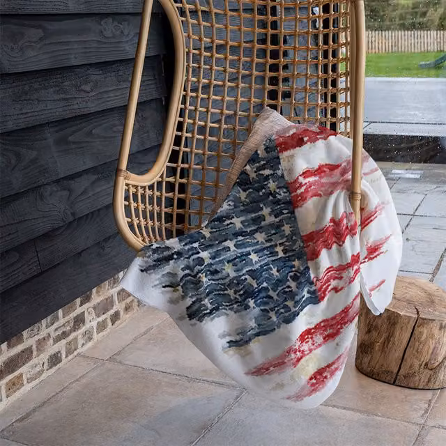 Benjamin Tate Design LTD American Grunge Flag Vintage Blanket in Red and Multicolour