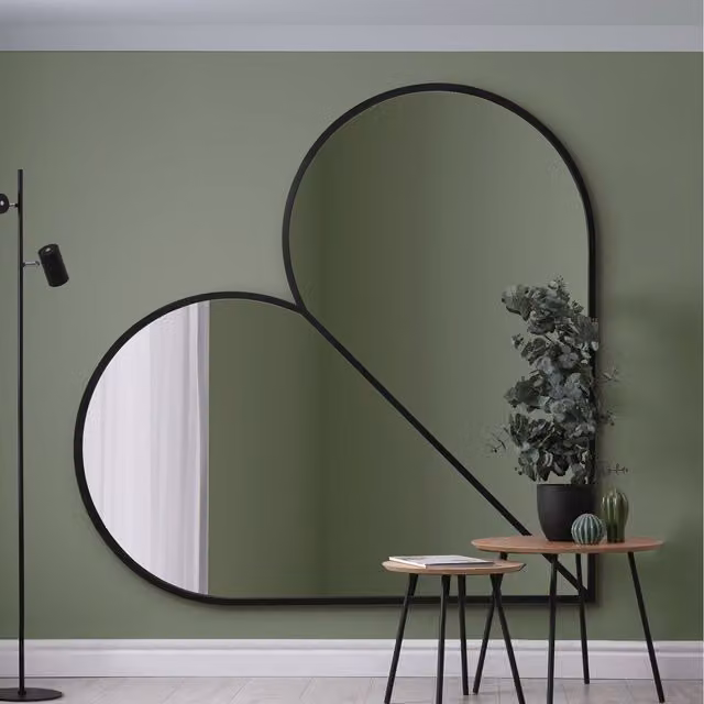 MirrorOutlet Heart Corde Modern Metal Wall Mirror in Black and Gold