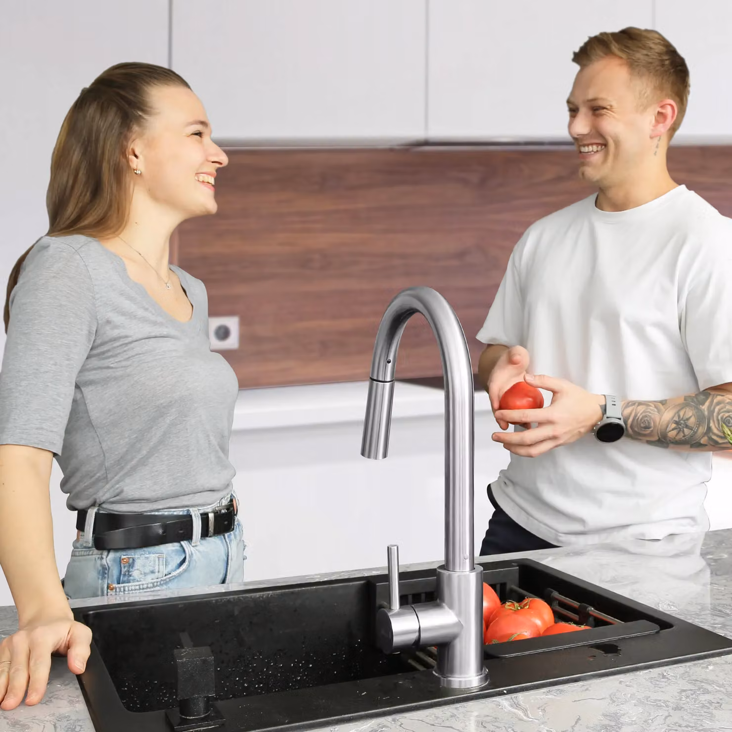 Appaso Stainless Steel Pull-Out Kitchen Faucet with 360 Degree Swivel Sprayer and High Pressure 2-Mode Single Lever Tap in Silver Brushed Steel – 2