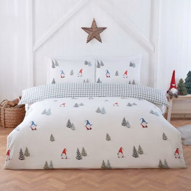 Rapport Home Winter Gonks Reversible Microfibre Polyester Duvet Set and Pillowcase, Multicolour/Green, Duvet: 135 x 200 cm, Pillowcase: 50 x 75 cm