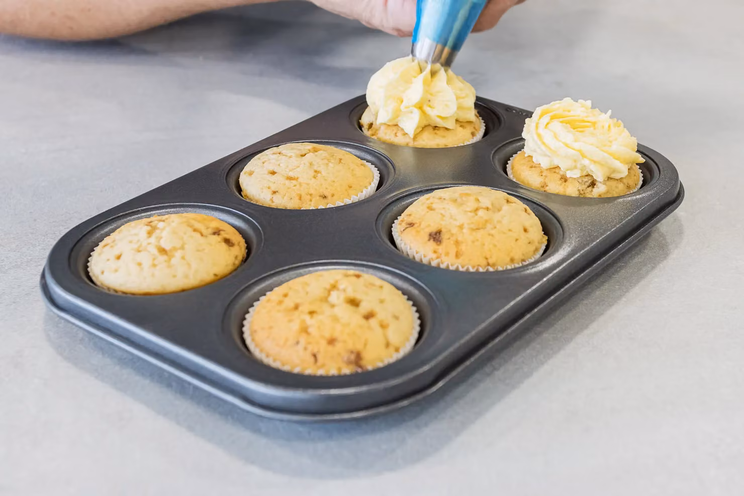 MasterClass Non-Stick 6 Hole Carbon Steel Muffin Tray in Silver – 3