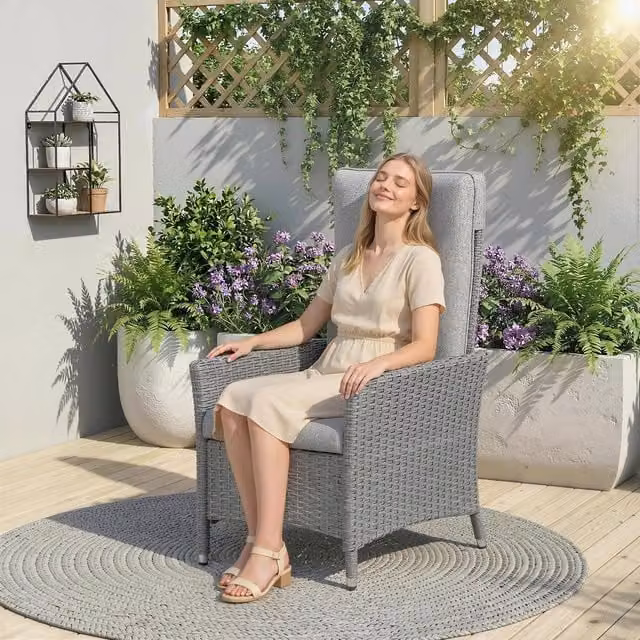 Outsunny Rattan Garden Recliner Chair with Cushions and Armrests in Grey