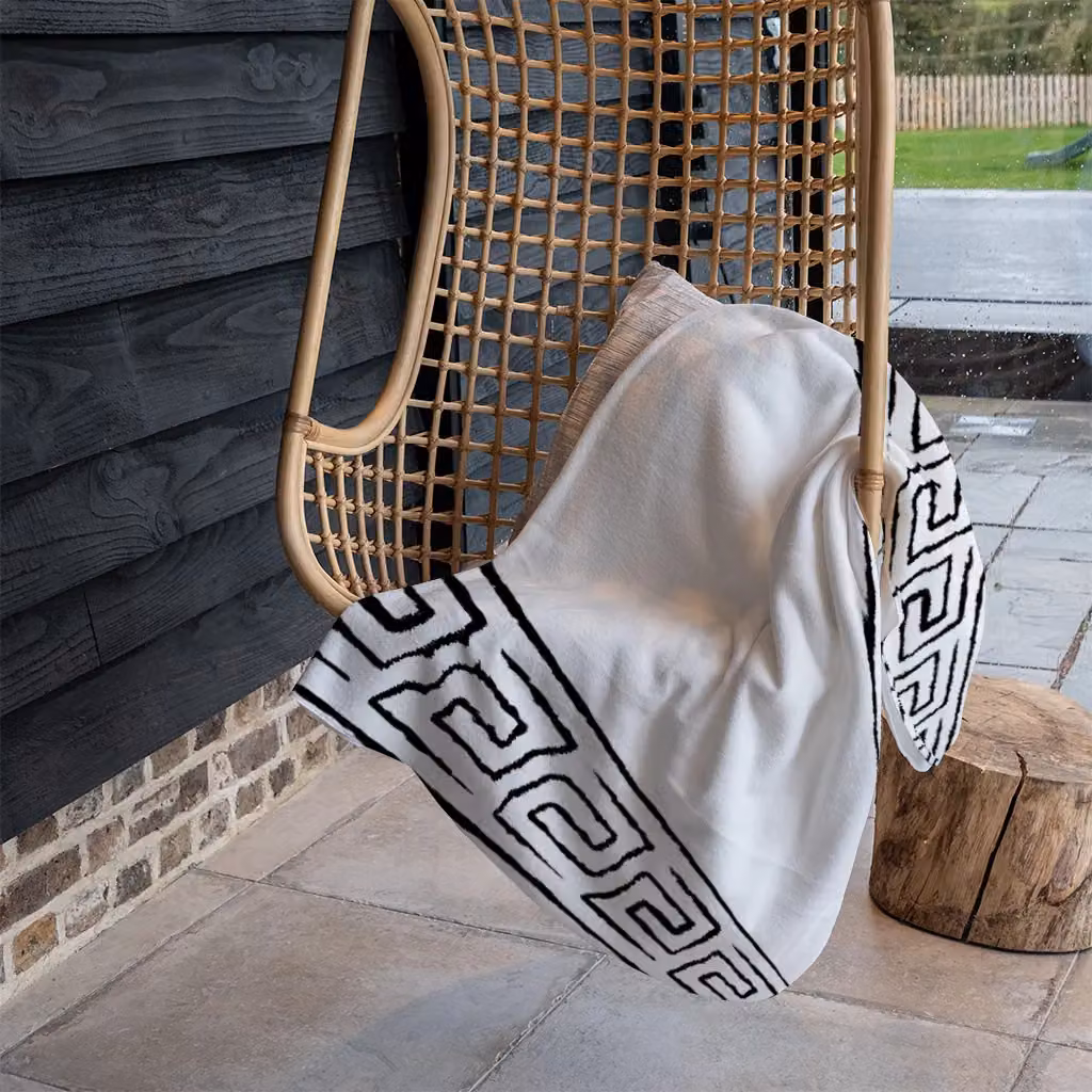Benjamin Tate Design Egyptian Pattern Fleece Blanket in Black, Beige and White, W/D/H: 120 x 150 cm – 4