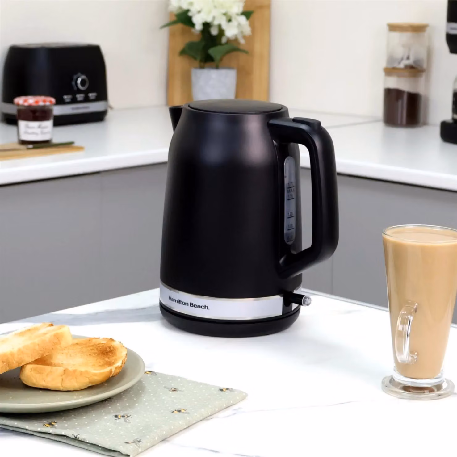 Hamilton Beach Ella 1.7 l Matte Black Kettle with Auto Shut-off – 2