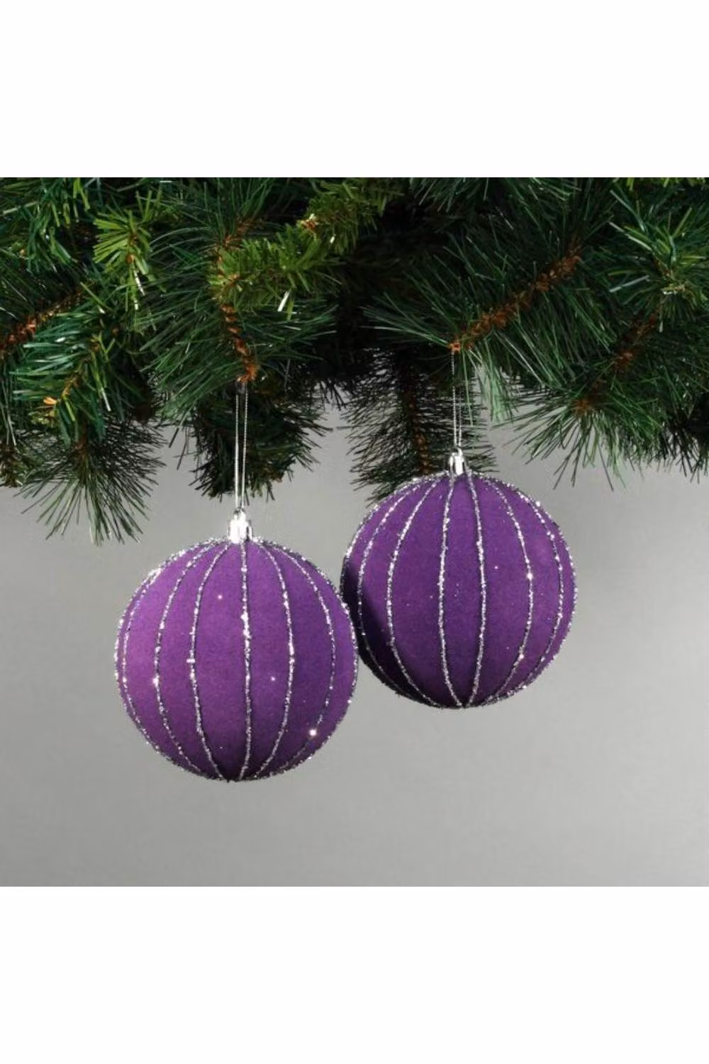 KDMD Set of 4 Purple Velvet Glitter Christmas Baubles, 10 cm – 2