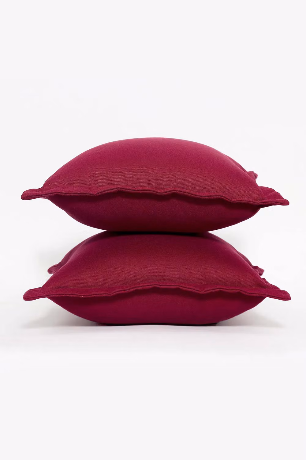 Homescapes Set of 2 Plain Red Waterproof Outdoor Square Cushions, W/D/H: 45 x 45 x 45 cm – 3