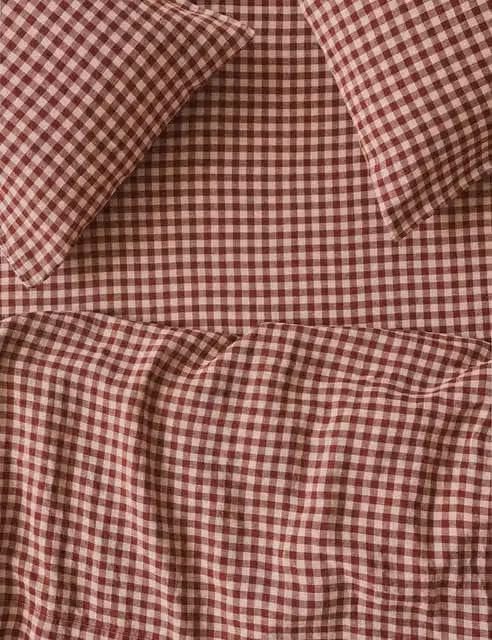 Piglet In Bed Red Mix Gingham Linen Rich Fitted Sheet W/D/H: 140 x 200 cm