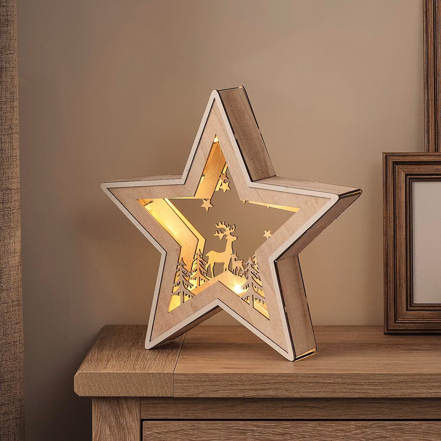 Lights4fun.co.uk Reindeer Under The Stars Wooden Silhouette Light Up Christmas Tabletop Decoration in Gold, White and Brown, Height: 28 cm