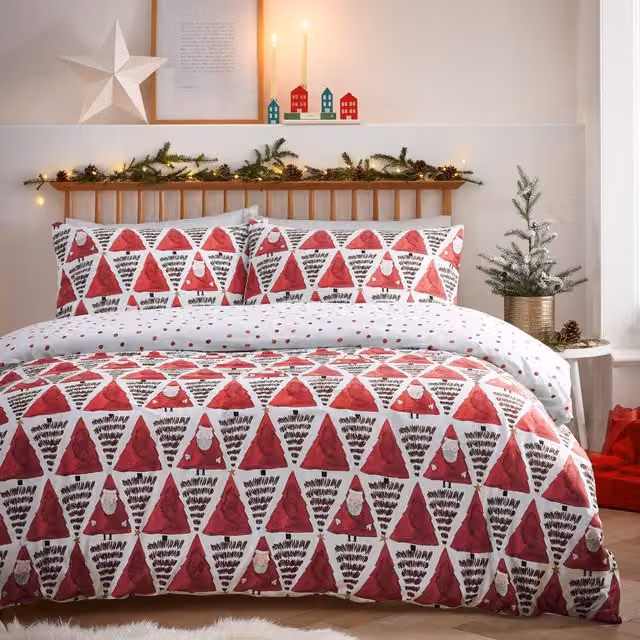 Furn Hide and Seek Santa Reversible Christmas Duvet Cover and Pillowcase Set in Red and Green, Small Single